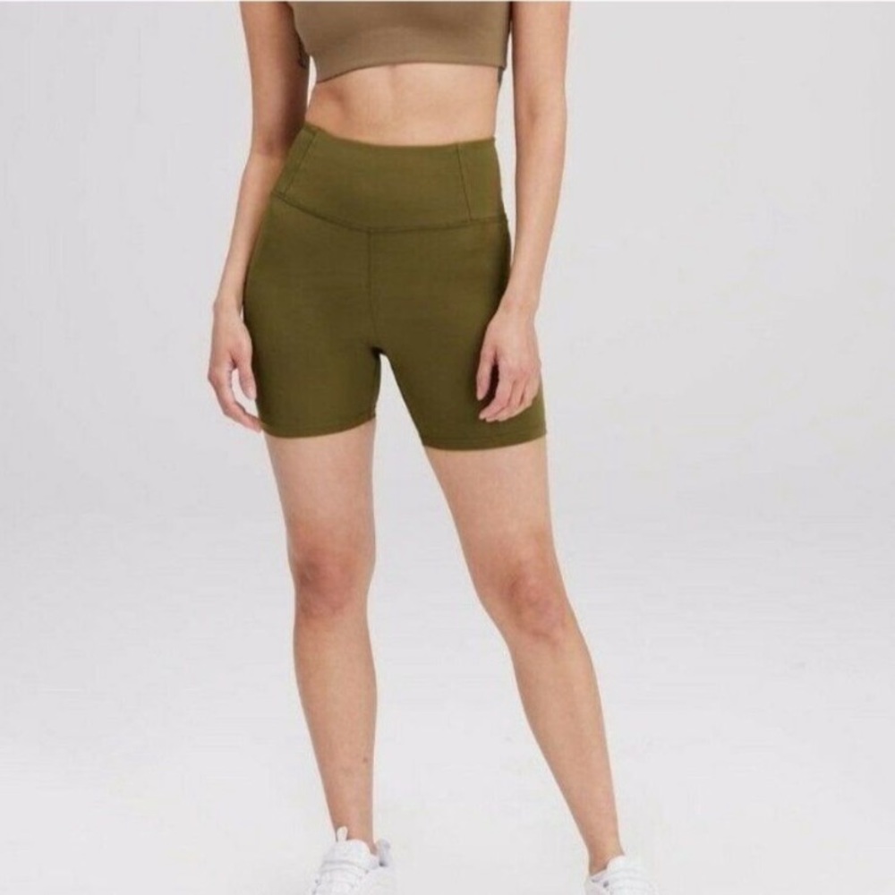 NWOT GIrlfriend Collective Fern FLOAT Ultralight Run Short